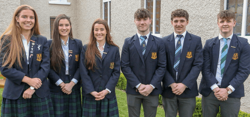 grupo de estudiantes en colegio irlandés