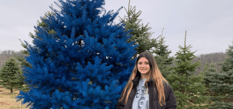 alumna en New York durante la Navidad 2019