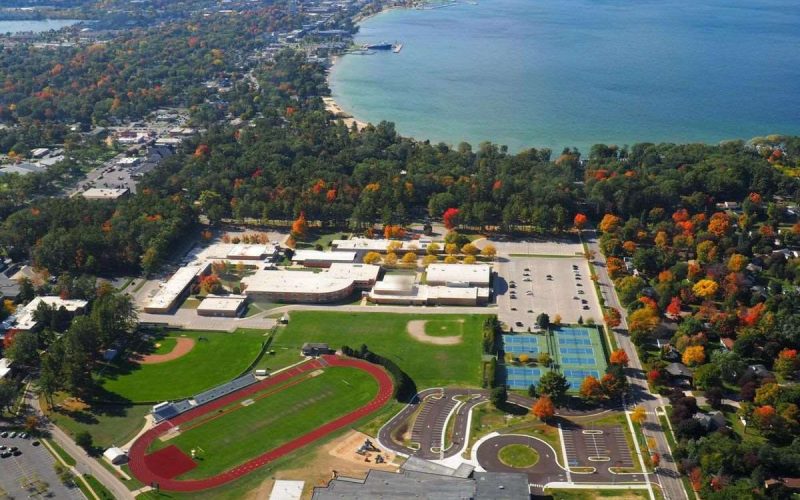 img_mcgrath_foto_publico-usa_TRAVERSE_CITY_HS_3.jpg