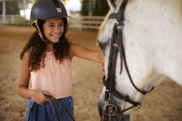img_mcgrath_foto_verano_usa_2000_medium-shot-girl-with-beautiful-horse.jpg